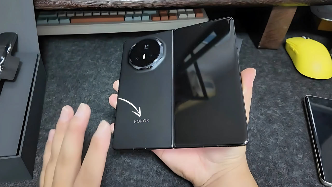 HONOR Magic V3